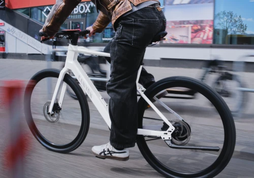 Bosch schował silnik w tylnej piaście. Miejski e-bike wreszcie może wyglądać normalnie