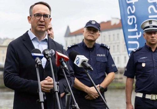 Dobre wieści dla kierowców, złe dla handlarzy: rząd bierze się za hulajnogi. Odblokowanie prędkości ma być nielegalne