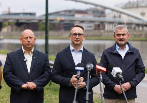 Koniec z nielegalnymi hulajnogami i pseudo-rowerami elektrycznymi. Minister zapowiedział w Krakowie nowe przepisy