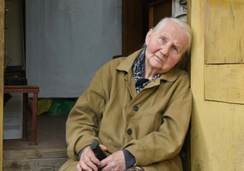 Dramat seniorów na polskich wsiach. Brak transportu odcina od leczenia