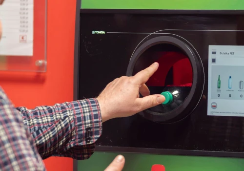 Nowy rekordzista w systemie kaucyjnym. Ogromna liczba butelek Biedronka, Lidl i Kaufland publikują dane