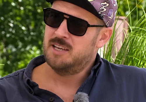 Od spojrzenia w lustro do życia w drodze. Odyseja Kamila Knapczyka