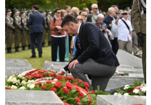 Lech Parell w rocznicę zbrodni wołyńskiej: najważniejsza jest pamięć o ofiarach