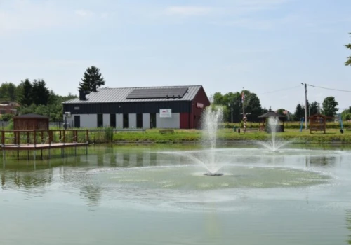 Fontanny na zbiorniku w Kobyłczycach. To nie tylko ozdoba, ale też praktyczne rozwiązanie