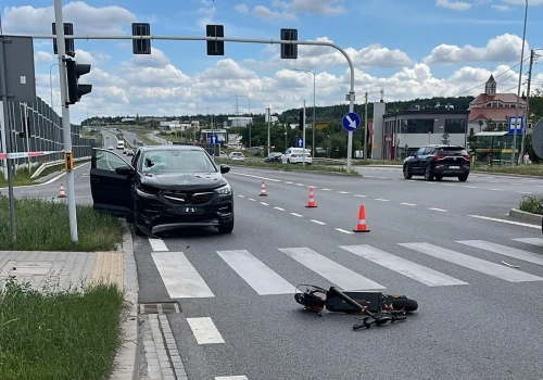 Mężczyzna jadący na hulajnodze w ciężkim stanie trafił do szpitala