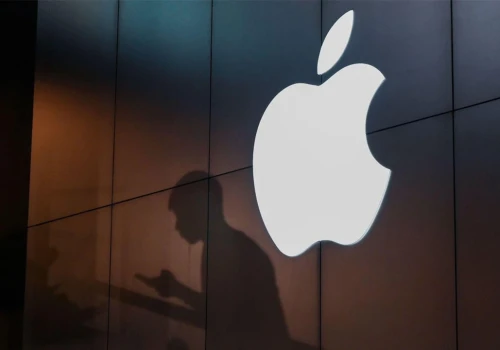 „Kradzież krytycznych technologii”. Apple pozywa OpenAI, io Products i swoich b. pracowników