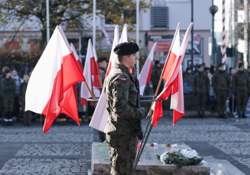 Zełenski pospieszył się ze zwrotem orderu. Zgodnie z przepisami powinien czekać na wezwanie