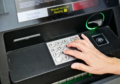 Bank sprawdzi, komu wysyłasz pieniądze. Nadchodzi ważna zmiana dla milionów klientów