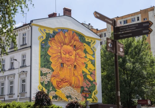 „Dziecko-Kwiat” na ścianie kamienicy. Gleo stworzyła wyjątkowy mural