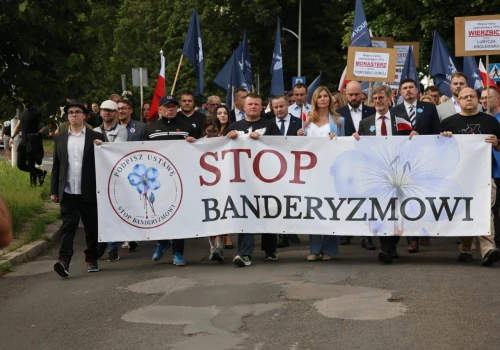 Marsz Pamięci Ofiar Rzezi Wołyńskiej przeszedł ulicami Lublina. Uczestnicy oddali hołd pomordowanym