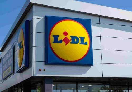 Te lniany szorty z wyprzedaży Lidla wyglądają jak letnia nowość z Zary. Są za 23,99 zł