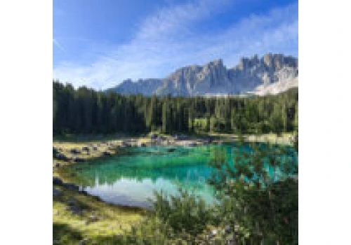 Dolomity – magiczne Jezioro Carezza (Lago di Carezza), Włochy