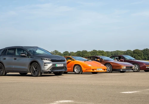 Superauta dostały oklep od SUV-a Skody. Marzenia uleciały z prądem