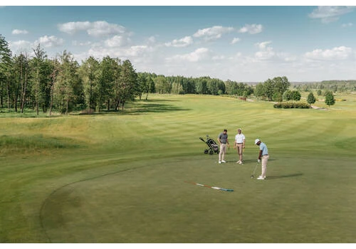 Rolnik wydzierżawił odziedziczone pole pod pole golfowe. Współspadkobierczyni domaga się dodatkowych pieniędzy