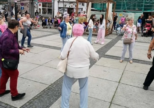 Muzyczny Rynek w Mysłowicach – mieszkańcy bawili się na potańcówce i karaoke