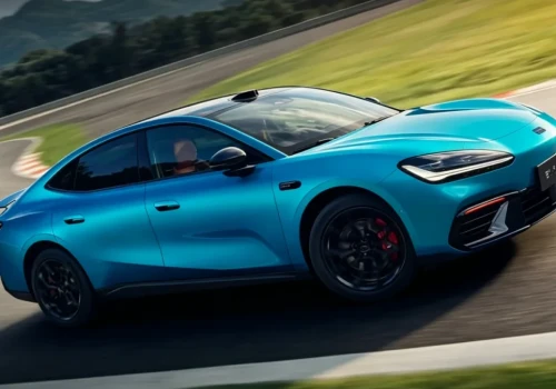 Geely Galaxy TT Ultra. Nowy, sportowy gracz w segmencie C proponuje rewolucyjną wydajność i osiągi Porsche