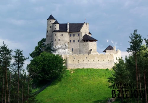 Odbudowali zamek z ruin za ponad 20 mln zł. Do dziś trwa spór, czy to jeszcze zabytek