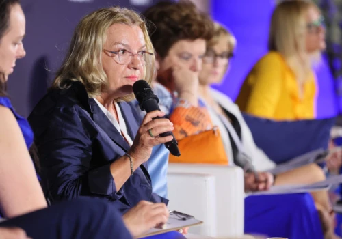 Od profilaktyki po zdrowie psychiczne. Eksperci o największych wyzwaniach zdrowia dziewczynek