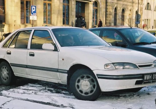Spotkał stare Daewoo na ulicy. Ten model nigdy nie był u nas sprzedawany