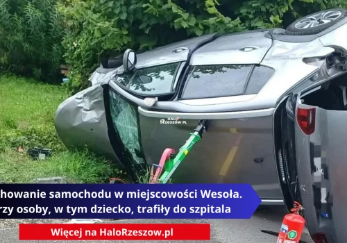 Dachowanie samochodu w miejscowości Wesoła. Trzy osoby, w tym dziecko, trafiły do szpitala