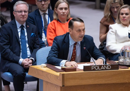 Sikorski ostrzega przed Rosją. „Wiemy, że coś przygotowują”