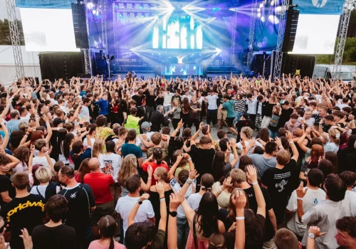 Techno i „Bogurodzica”? Finał Festiwalu Życia ponownie zaskoczył