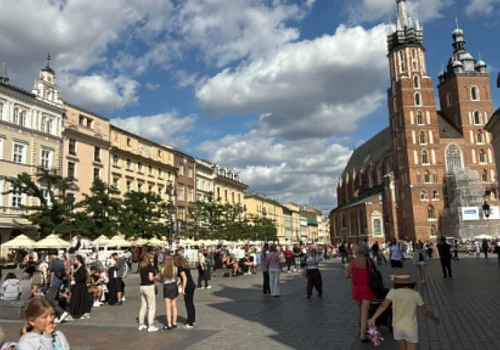 16 milionów turystów w Krakowie. Kto naprawdę odwiedza stolicę Małopolsk wyjaśnia Grzegorz Biedroń, prezesem MOT (Nasza rozmowa)