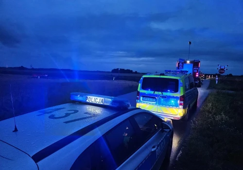Grucele. Śmiertelny wypadek na przejeździe, zderzenie osobówki z lokomotywą