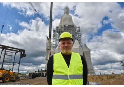 Finisz budowy gigantycznego posągu Matki Boskiej. Ma 55 metrów