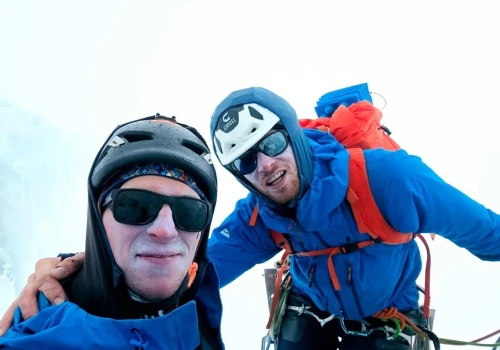Wadim Jabłoński i Adam Kaniak przechodzą „Drogę włoską” na Taulliraju (5830m)