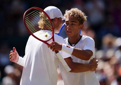 Trzysetowa bitwa o tytuł w Wimbledonie. Syn legendy pokonany