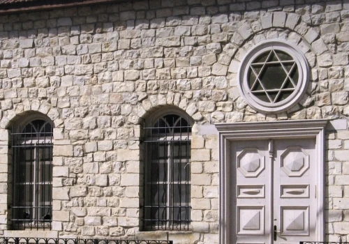 Samochód z bronią przy synagodze w Sarcelles