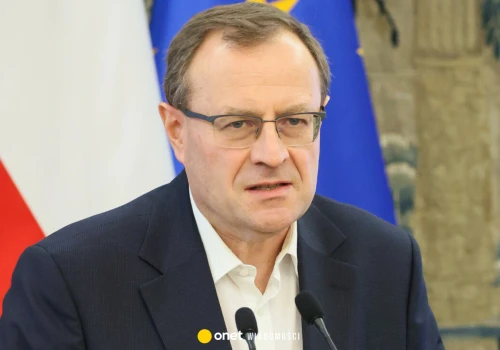 Burza po przemówieniu polskiego dyplomaty na Wołyniu. Prof. Antoni Dudek go broni