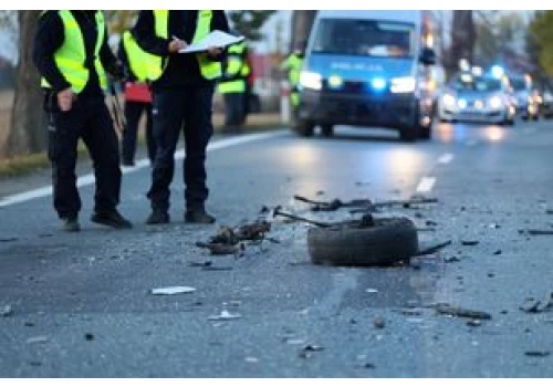 Wypadek na DK12 w Grążowicach (gmina Sławno, pow. opoczyński). Zderzyły się trzy samochody, cztery osoby są ranne.