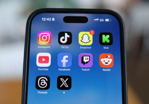 Koniec z Facebookiem czy Instagramem? UE chce zakazu nawet dla 16-latkow
