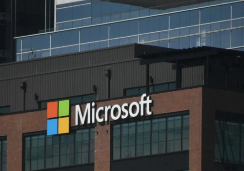Padł ofiarą hakerów, a Microsoft kazał kupić mu wszystko od nowa. Sprawa trafiła do sądu