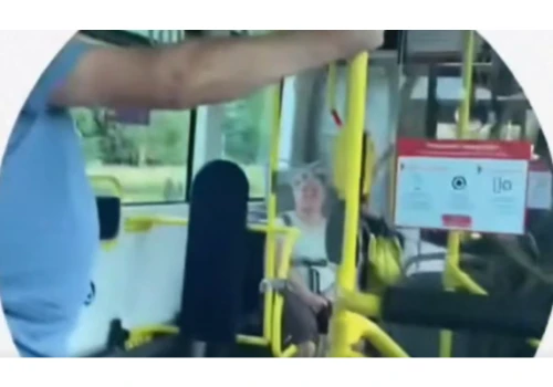 Skandal w autobusie w autobusie. 40-letni mężczyzna zwyzywał 12-letnie Ukrainki. Wszystko nagrały kamery