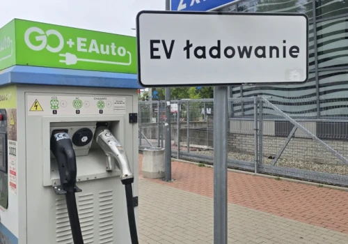 Operatorzy uruchomili wakacyjne promocje. Nawet kilkadziesiąt procent taniej!