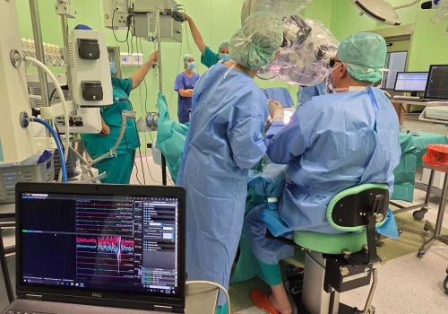 Coraz bardziej precyzyjne operacje mózgu. 'Pacjentka z glejakiem zachowała pełną sprawność neurologiczną’