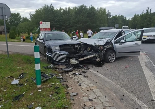 Wypadek w Kózkach. Dwoje dzieci trafiło do szpitala