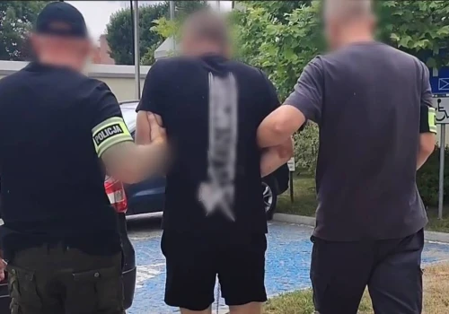 Zabarykadował się w mieszkaniu, odkręcił gaz i groził, że wszystko wybuchnie