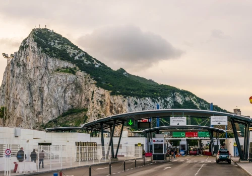 Znika kontrola graniczna między Gibraltarem a Hiszpanią. 