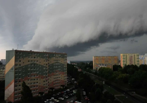 IMGW ostrzega mieszkańców Warmii i Mazur. Niebezpieczne zjawiska kwestią godzin