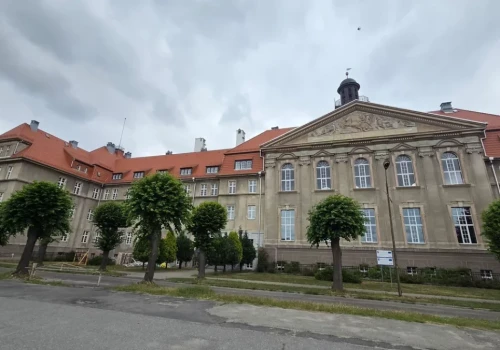 ZĄBKOWICE ŚLĄSKIE. Termomodernizacja liceum za blisko 6,5 mln zł dobiega końca