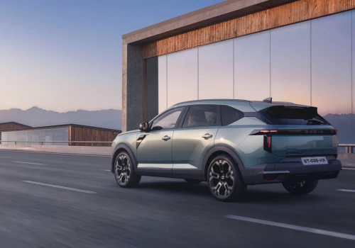 Nowa Dacia Striker zadebiutuje w Londynie. Jurty, joga i wyścigi Sandriders zamiast salonu