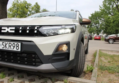 Test: Dacia Jogger 1.8 Hybrid 155 Extreme – mnóstwo konfiguracji, po prostu „wielozadaniowa” (wady, zalety, spalanie, wrażenia z jazdy)