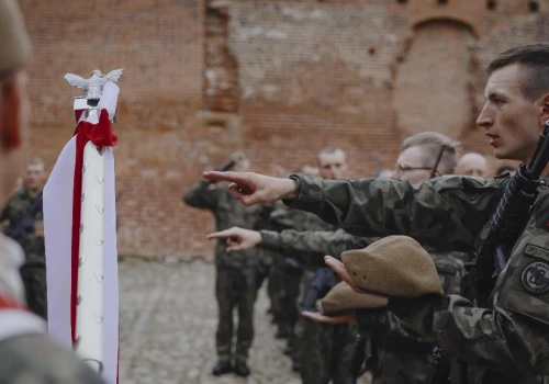111 ochotników złożyło przysięgę wojskową podczas święta 5 Mazowieckiej Brygady Obrony Terytorialnej