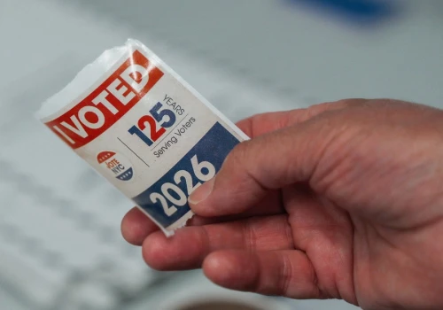 Amerykanie skłaniają się ku Partii Republikańskiej. Ale w listopadzie i tak zagłosują na demokratów