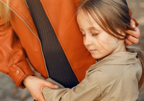 5 zachowań, które zostały z tobą od dzieciństwa. To wszystko dlatego, że bałaś się reakcji mamy