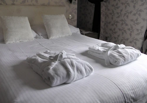 Nie wieszaj szlafroka byle gdzie. W hotelach robią to zupełnie inaczej